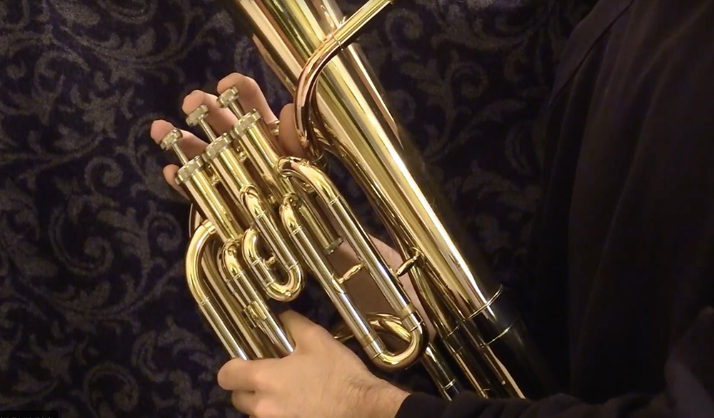 How to hold a baritone horn