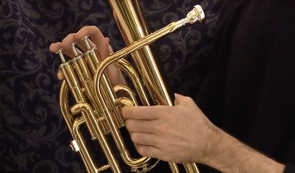 How to hold a tenor horn